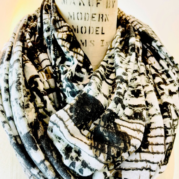Urban Outfitters Accessories - Urban Outfitters Circle Scarf